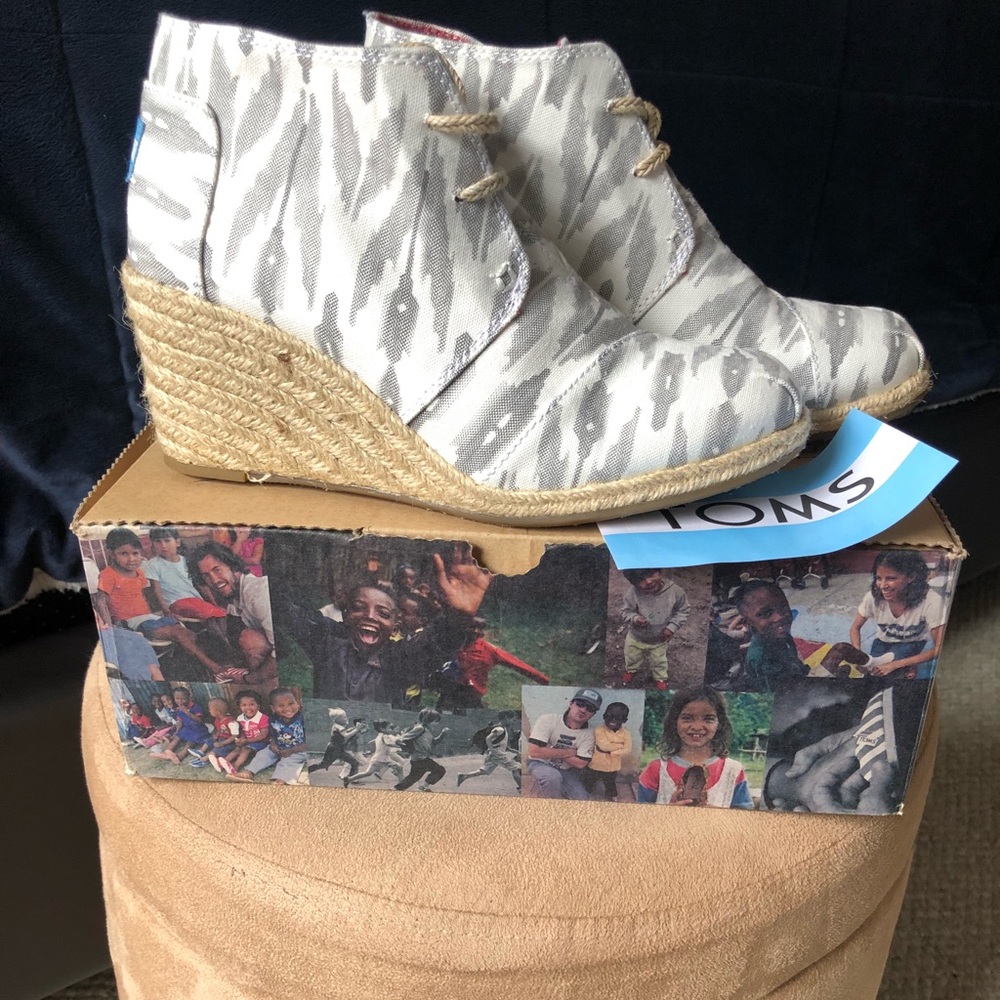 NWT Toms Bootie Desert Wedges